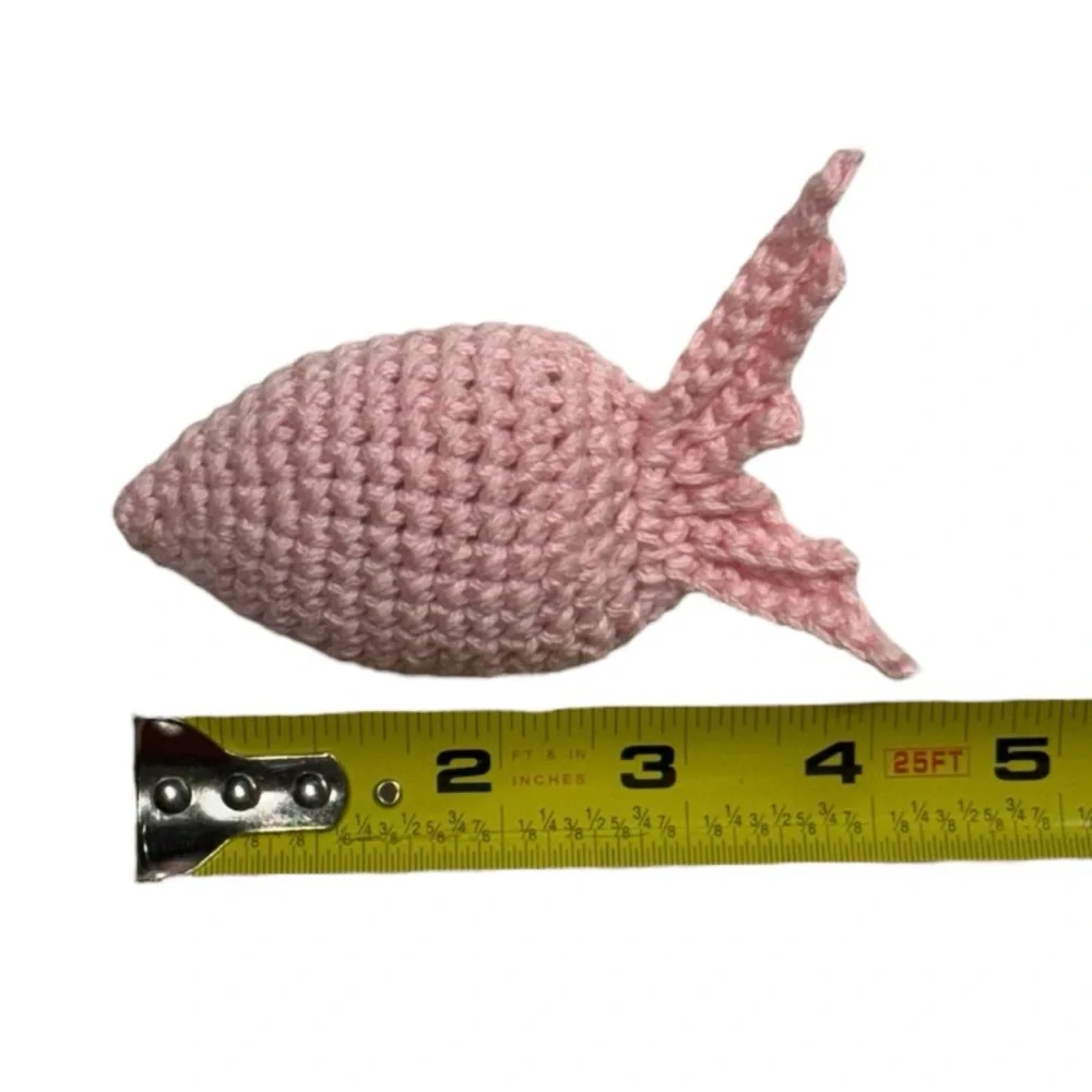 100% handmade crochet fish toy for cats with catnip inside! 100% cotton yarn.
